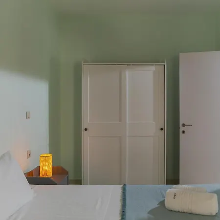 Heraklion Seaview Oasis Chic 2-Bed Boutique Apartment